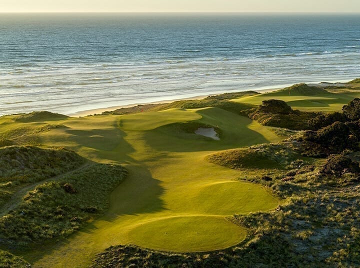 Spela golf på olika underlag – en guide till rätt val av klubbor